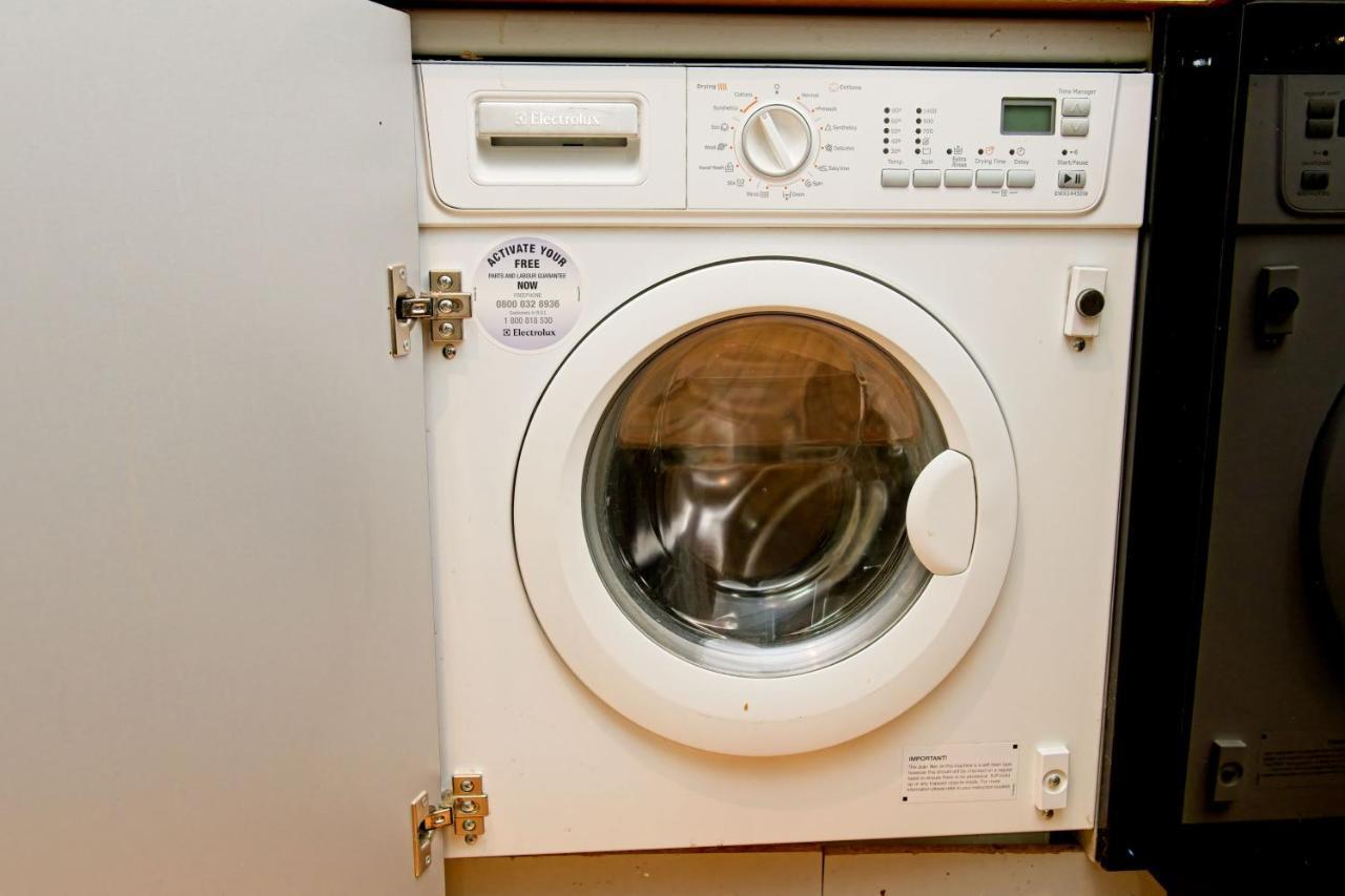 Apartment Centre Beautiful Walking Distance To Bullring Shopping Centre Private Parking