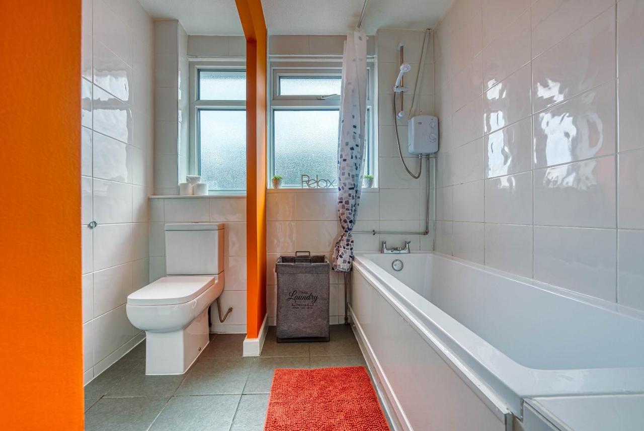 Contractor's Retreat: Centre Hub Apartment