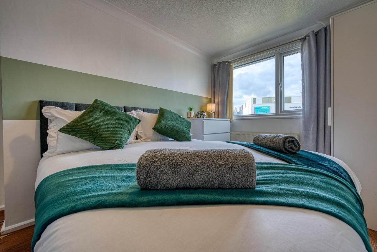 Apartment Contractor's Retreat: Centre Hub