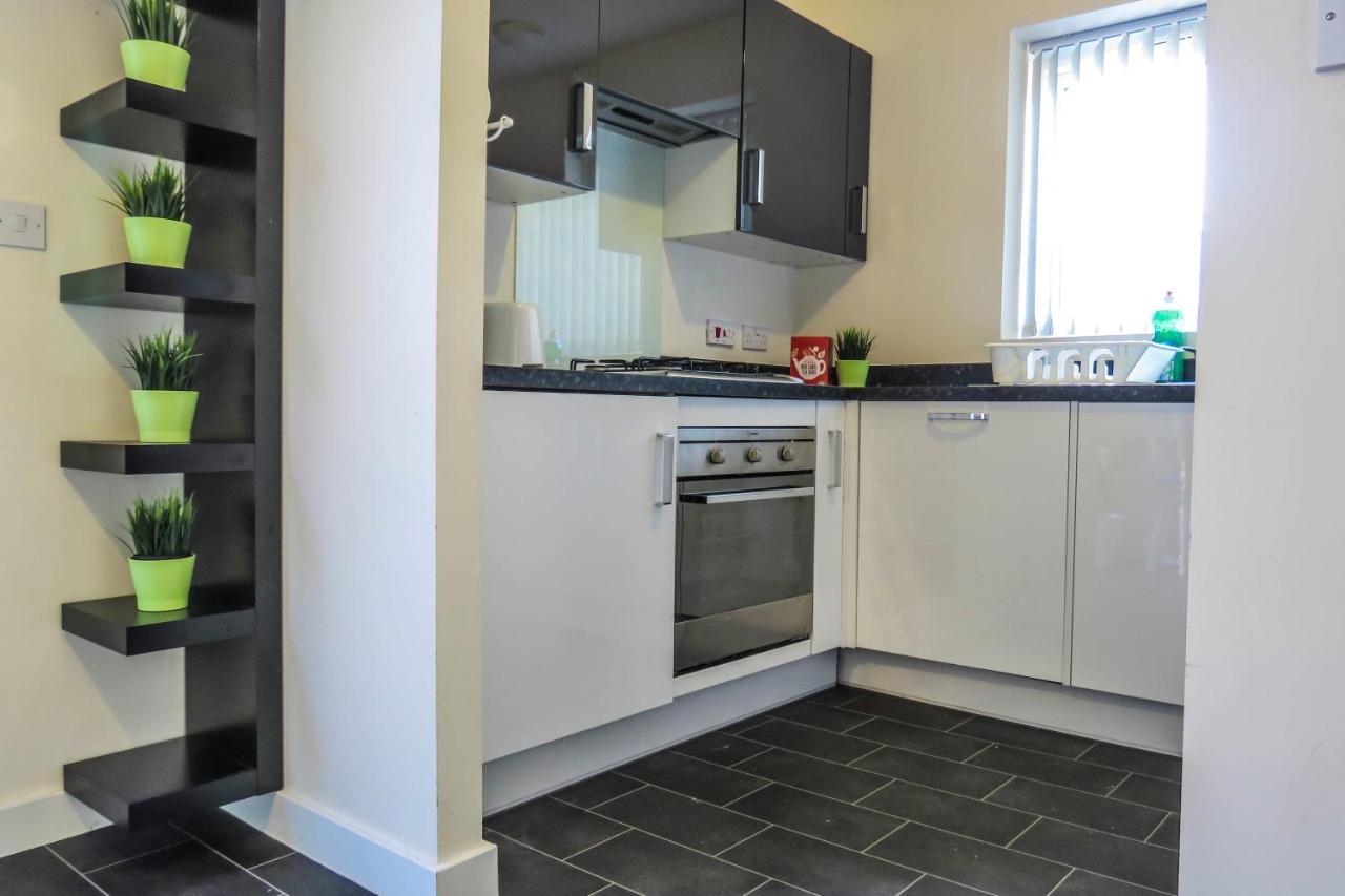 Holiday home Tudors Esuites 4 Bedroom House Driveway & Garden Birmingham