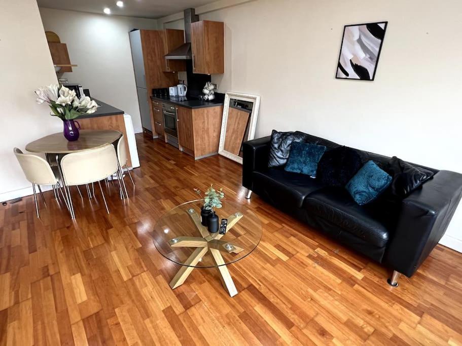 Entire Flat, 2 Bedroom & 2 Bathrooms In Apartment Birmingham