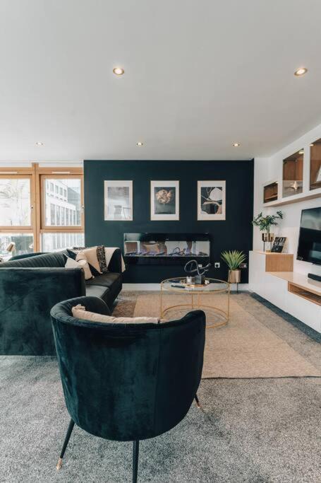 Penthouse Noir - Wyndale Living - Bham 2br Apartment
