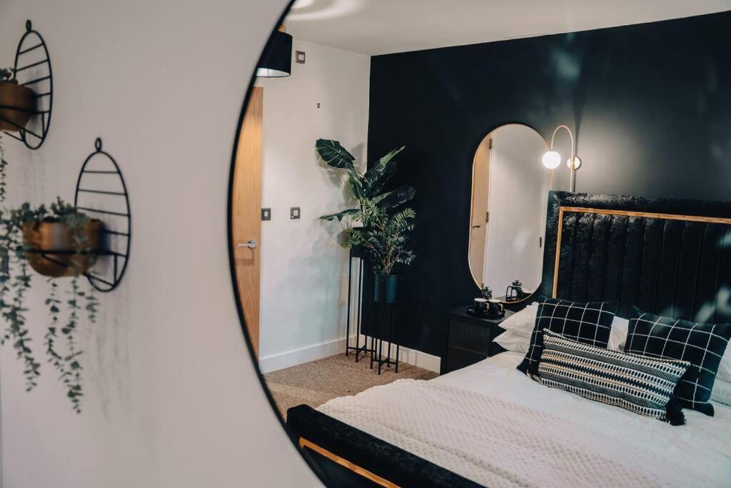 Penthouse Noir - Wyndale Living - Bham 2br Apartment *