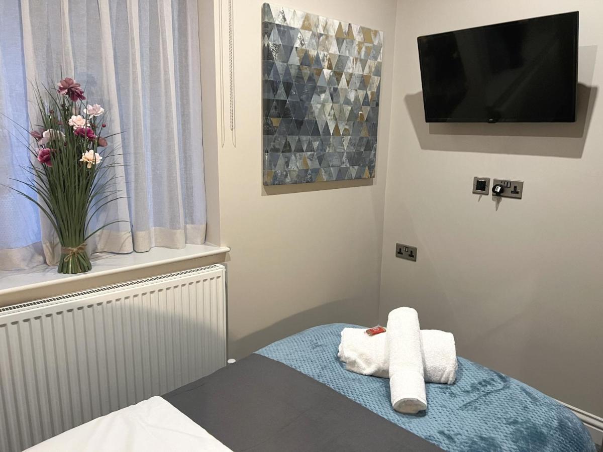 Centre Luxury Silver Forge - Two Bedroom With Office - Brand New *