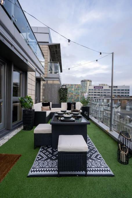 Penthouse Noir - Wyndale Living - Bham 2br Apartment