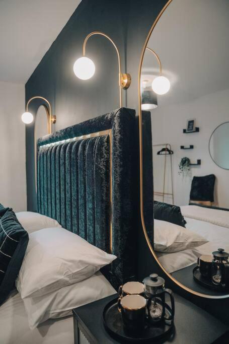 Penthouse Noir - Wyndale Living - Bham 2br Apartment *