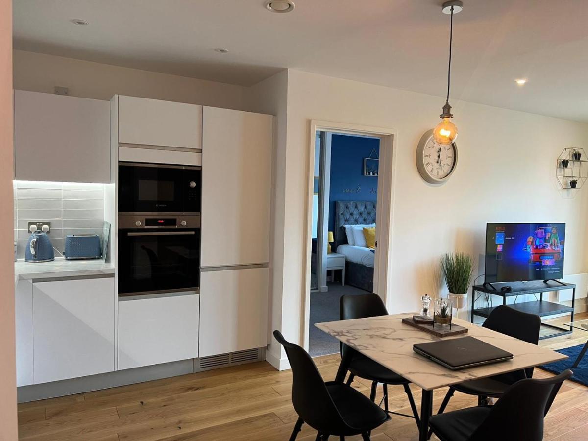 Modern And Cozy By Blue Stays Apartment