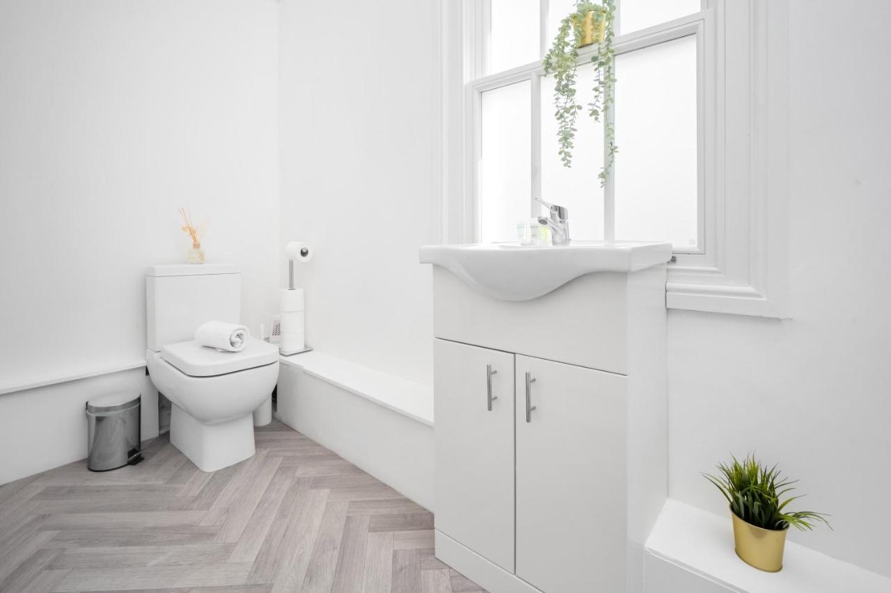 Fabulous Overlooking Canal - Parking - Perry Barr * Birmingham