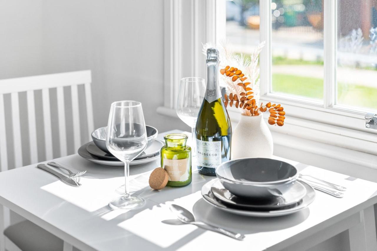 Fabulous Overlooking Canal - Parking - Perry Barr Apartment Birmingham