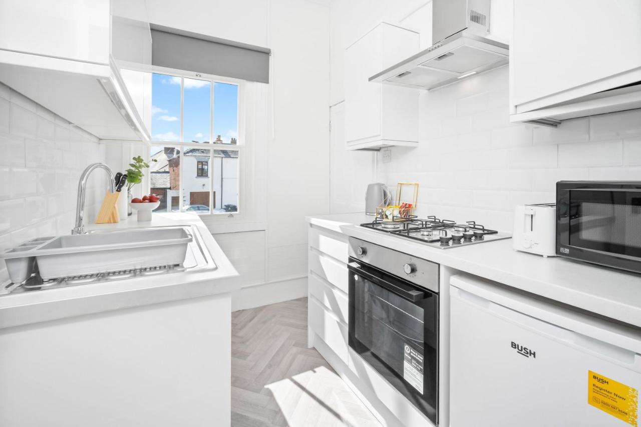 Fabulous Overlooking Canal - Parking - Perry Barr Apartment *