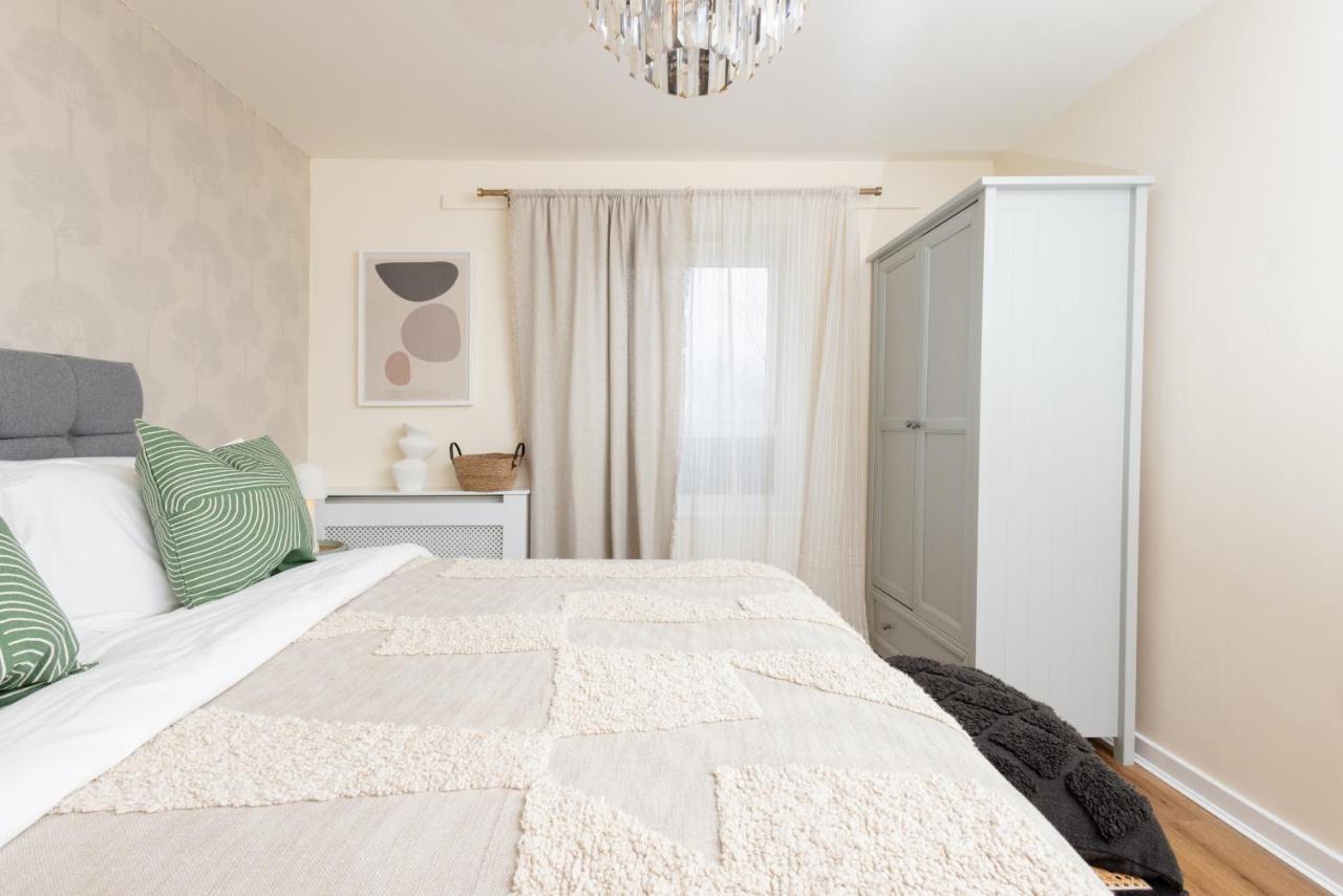 Luxury Apartment, Birmingham-parking Apartment