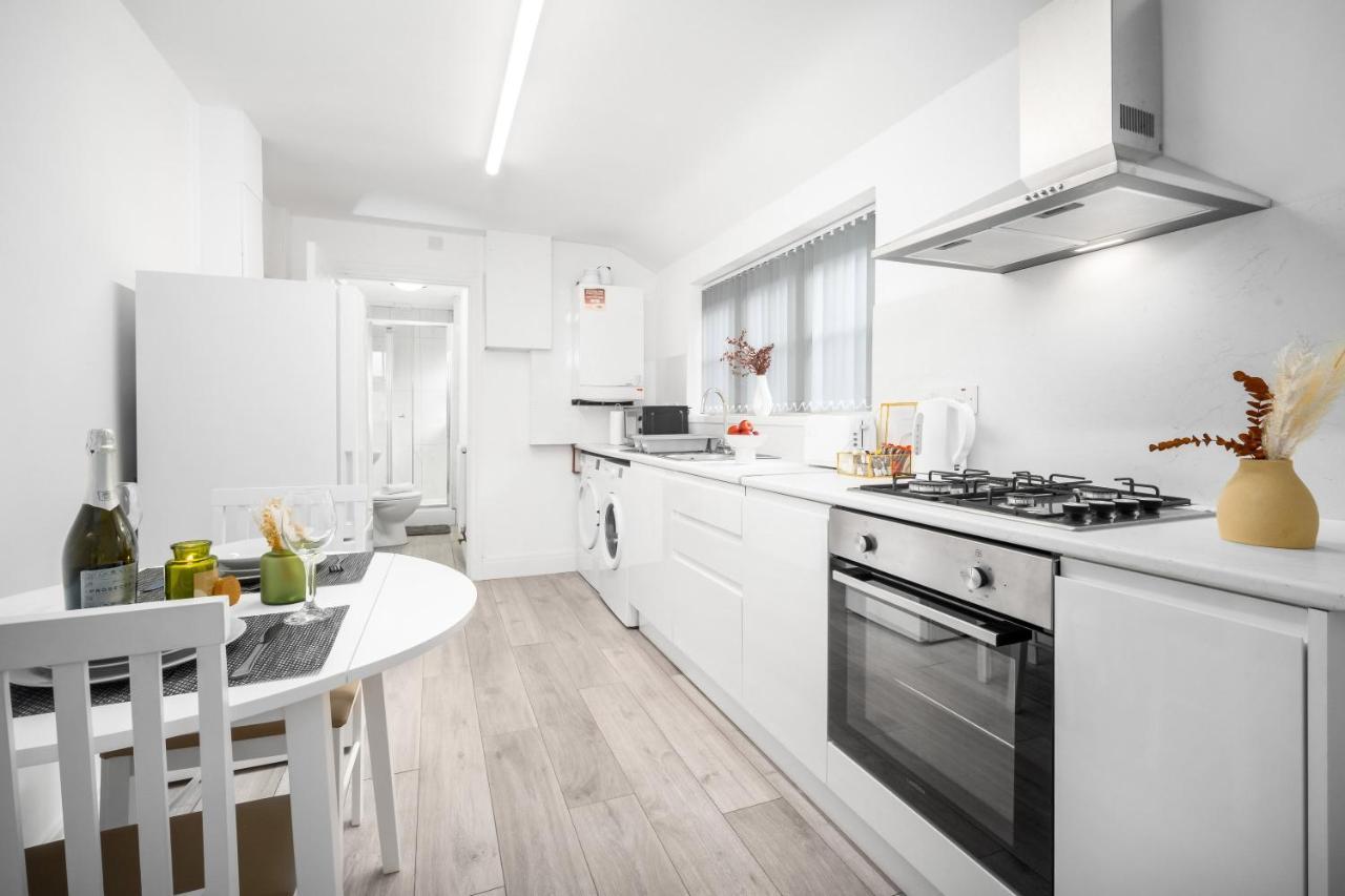 Exceptional Canal Side - Parking - Perry Barr Apartment *
