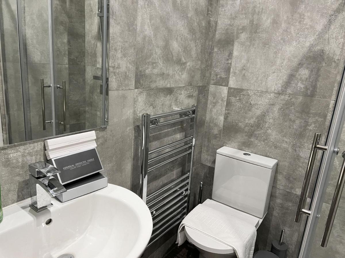 Centre Luxury Silver Forge - Two Bedroom With Office - Brand New *