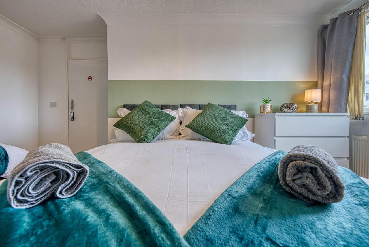Contractor's Retreat: Centre Hub Apartment Birmingham