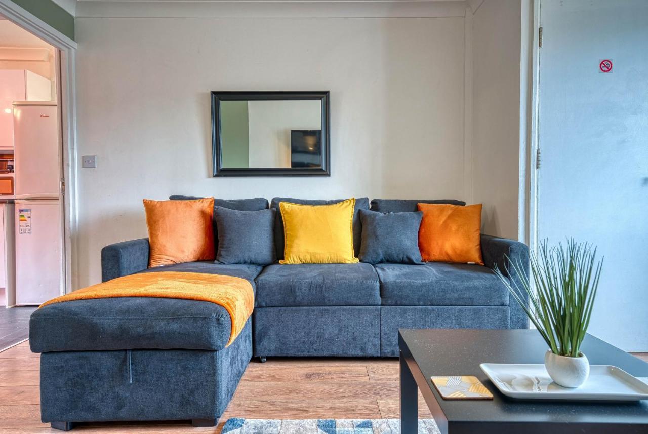 Apartment Contractor's Retreat: Centre Hub *