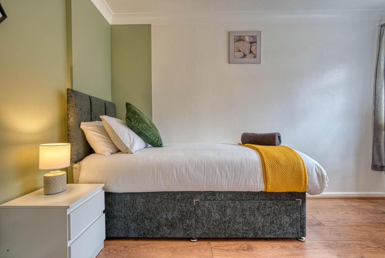 Apartment Contractor's Retreat: Centre Hub Birmingham