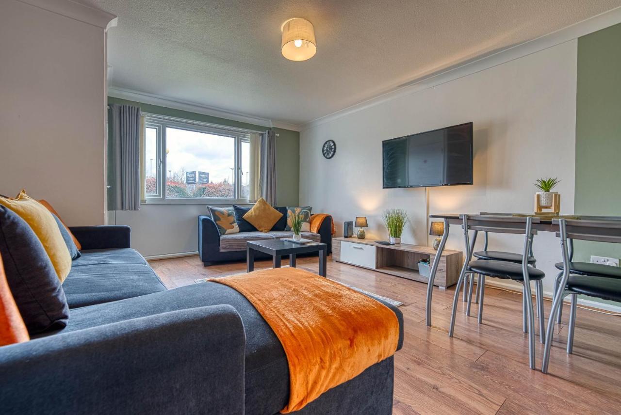 Contractor's Retreat: Centre Hub Apartment Birmingham