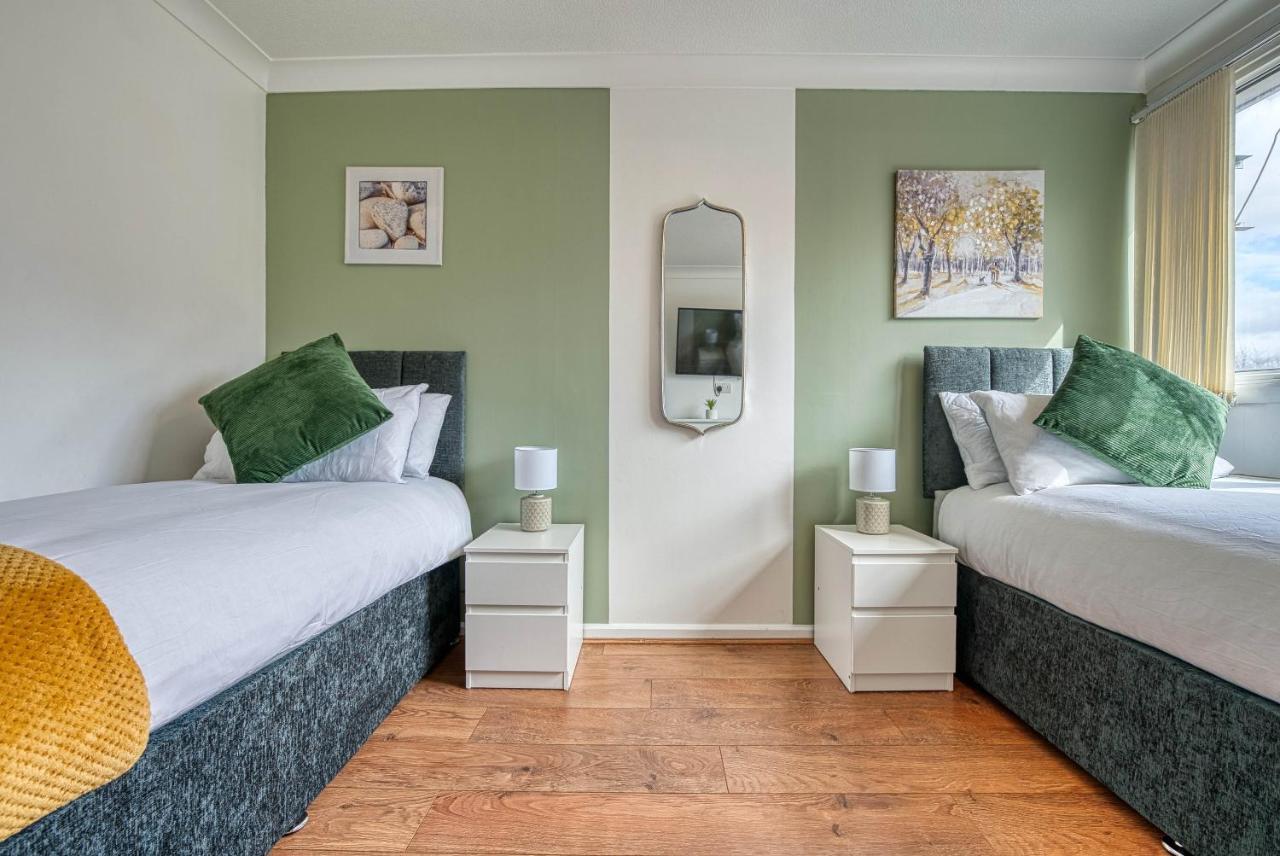 Contractor's Retreat: Centre Hub Apartment Birmingham