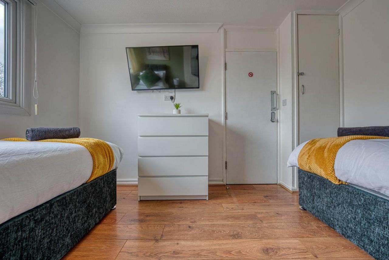 Contractor's Retreat: Centre Hub Apartment Birmingham
