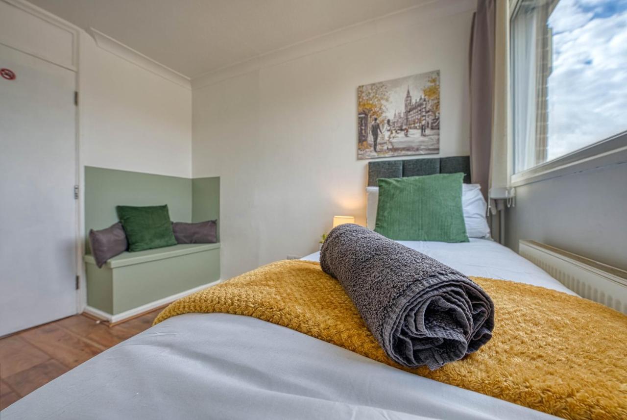 Contractor's Retreat: Centre Hub Apartment