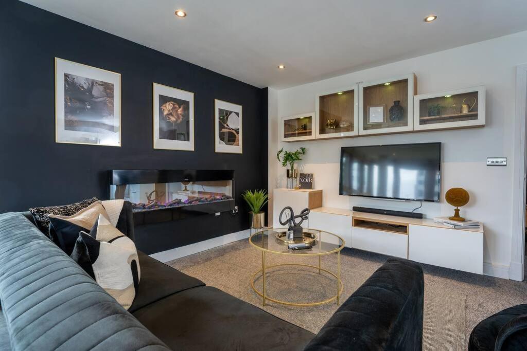 Penthouse Noir - Wyndale Living - Bham 2br *