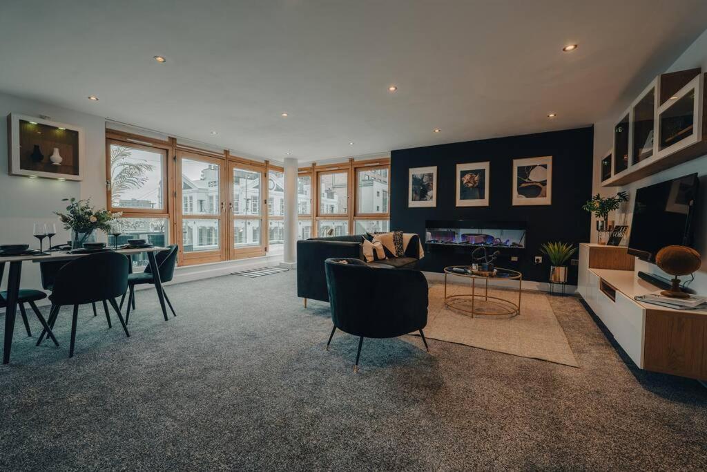 Penthouse Noir - Wyndale Living - Bham 2br Apartment