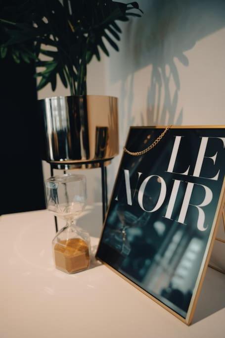 Penthouse Noir - Wyndale Living - Bham 2br Apartment
