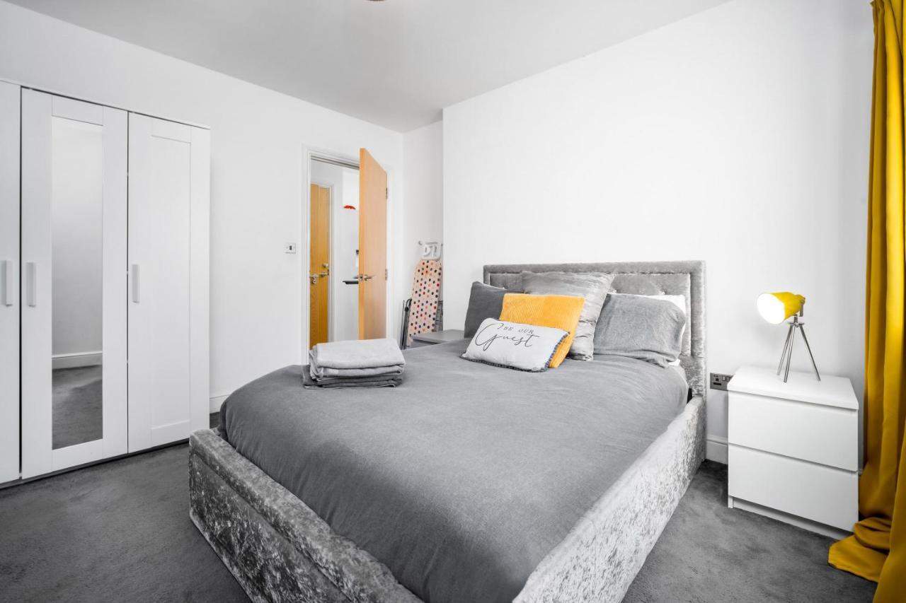 Broadway - Newly Refurbished Stylish With Free Private Parking - Great Location