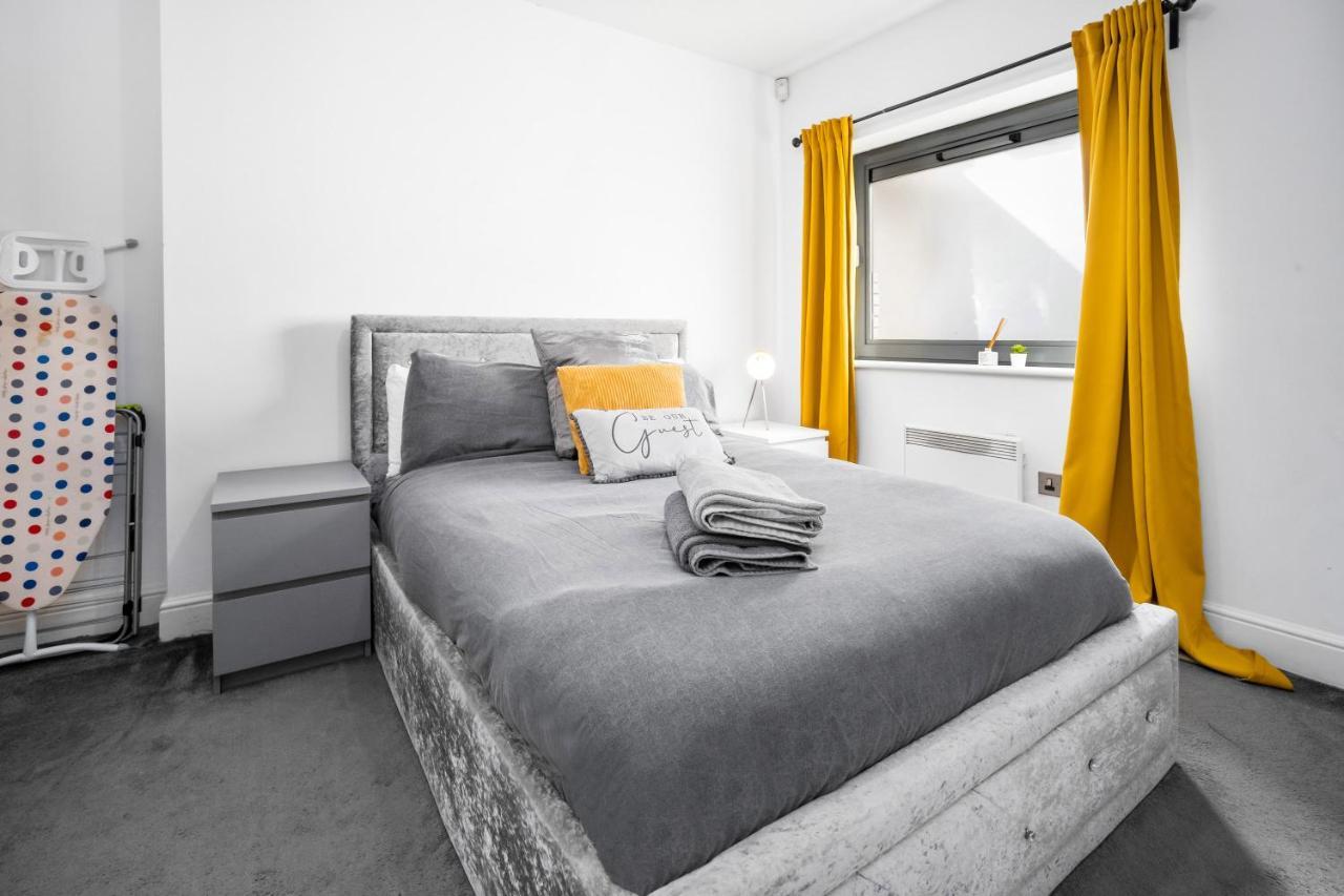 Broadway - Newly Refurbished Stylish With Free Private Parking - Great Location
