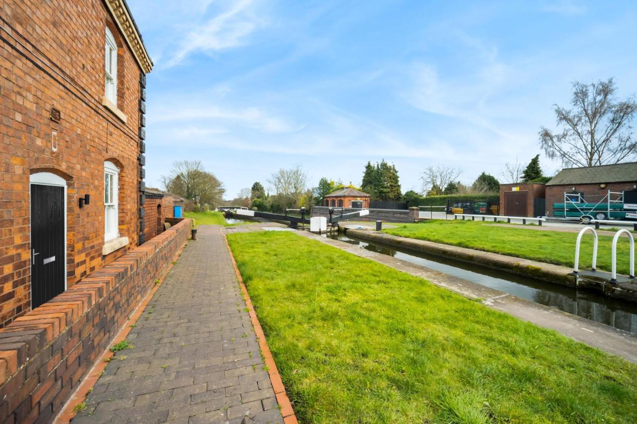 Beautiful Waterside - Parking - Perry Barr - Rated Birmingham