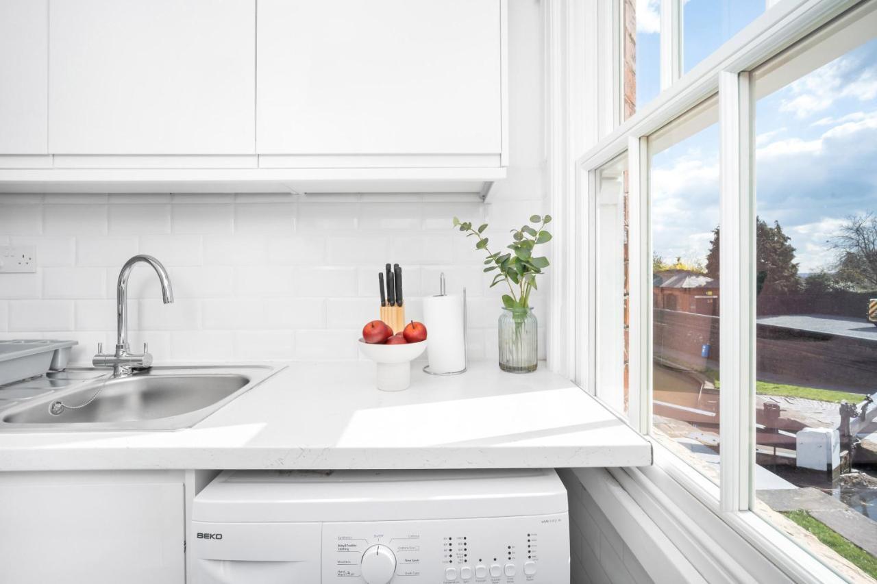 Apartment Fabulous Overlooking Canal - Parking - Perry Barr Birmingham