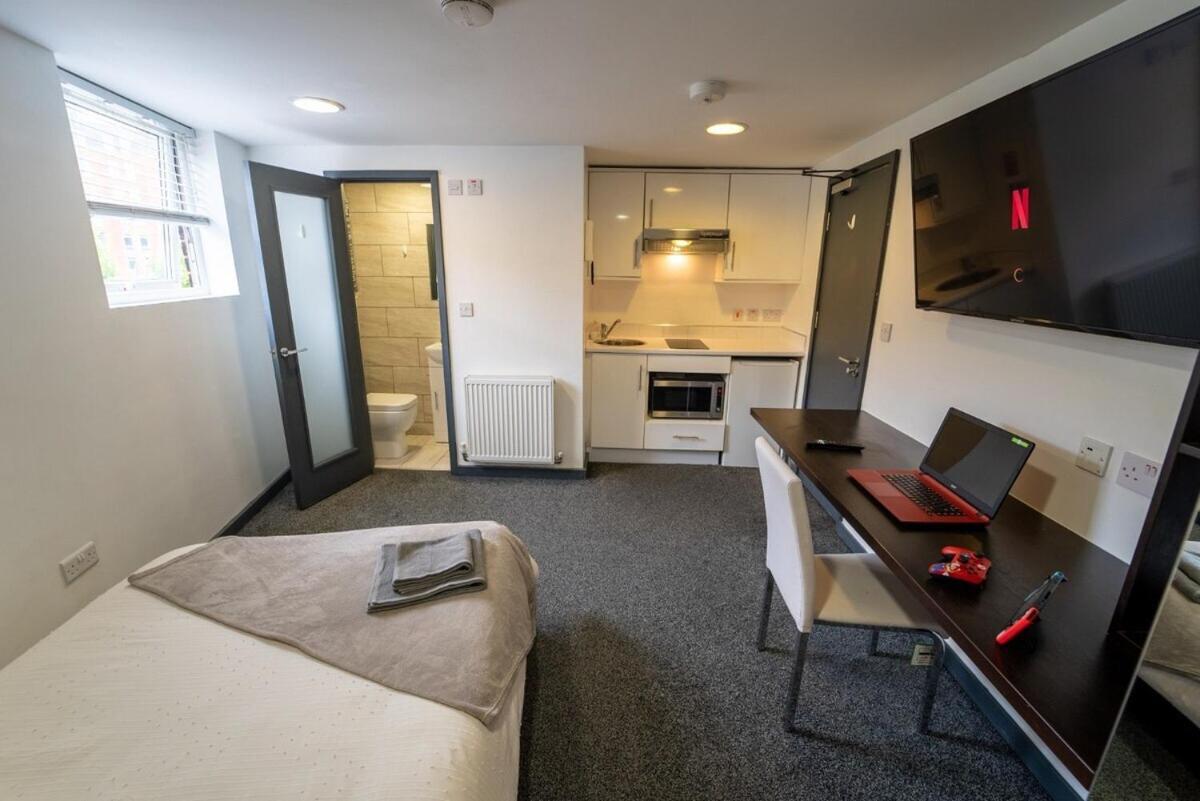 Sa Equipped 10 Mins From Centre And Next To Uob! Guest house