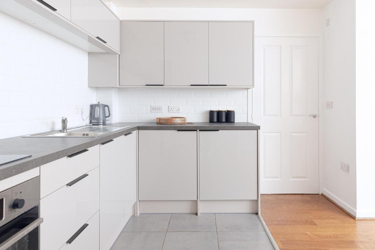 Luxury Apartment, Birmingham-parking