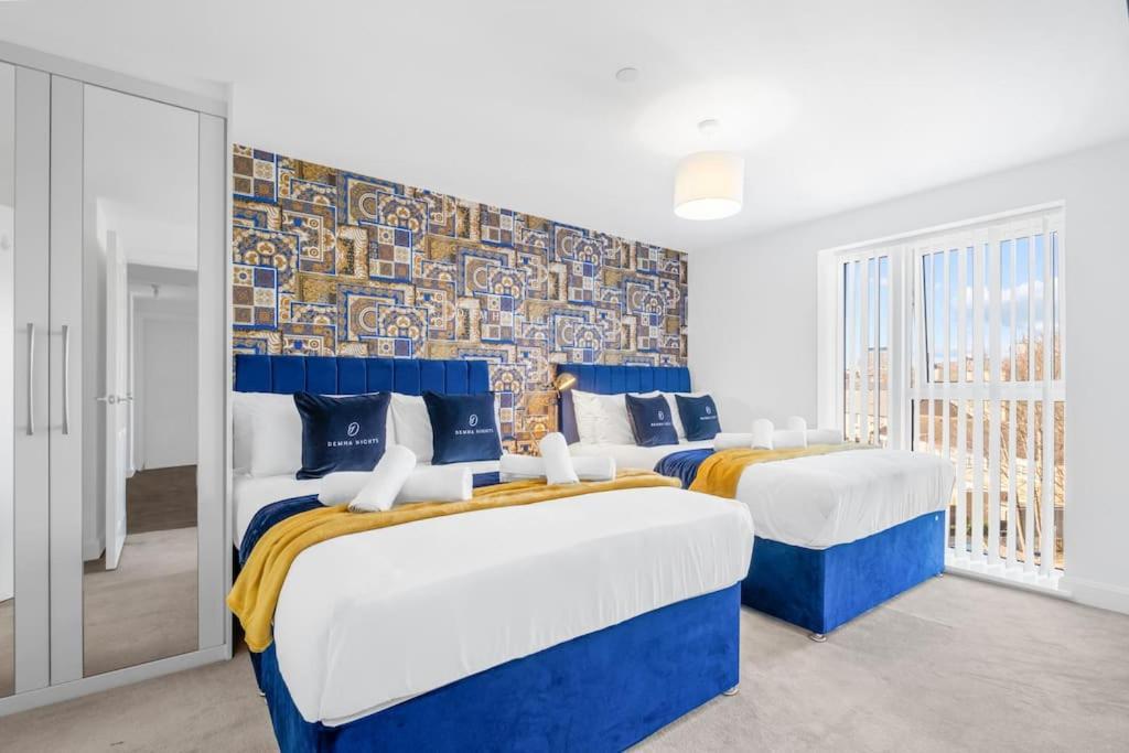 The Versace With 4 Beds And Secure Free Parking Apartment