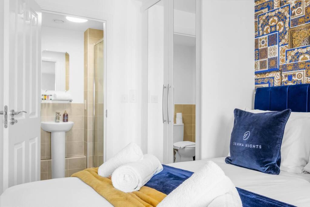 The Versace With 4 Beds And Secure Free Parking