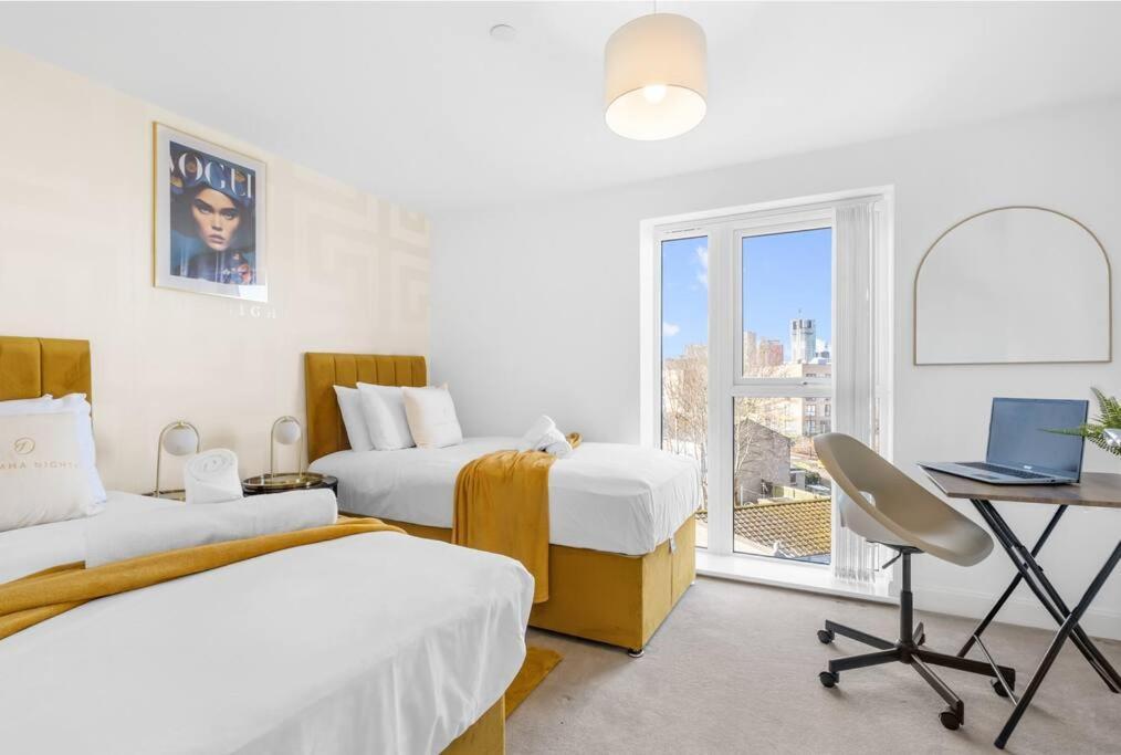 The Versace With 4 Beds And Secure Free Parking Apartment Birmingham
