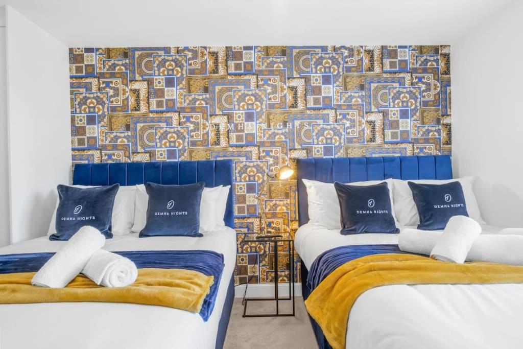 The Versace With 4 Beds And Secure Free Parking *