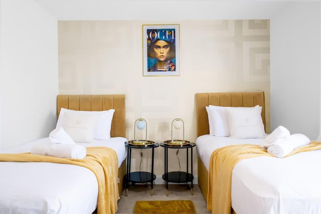 The Versace With 4 Beds And Secure Free Parking * Birmingham