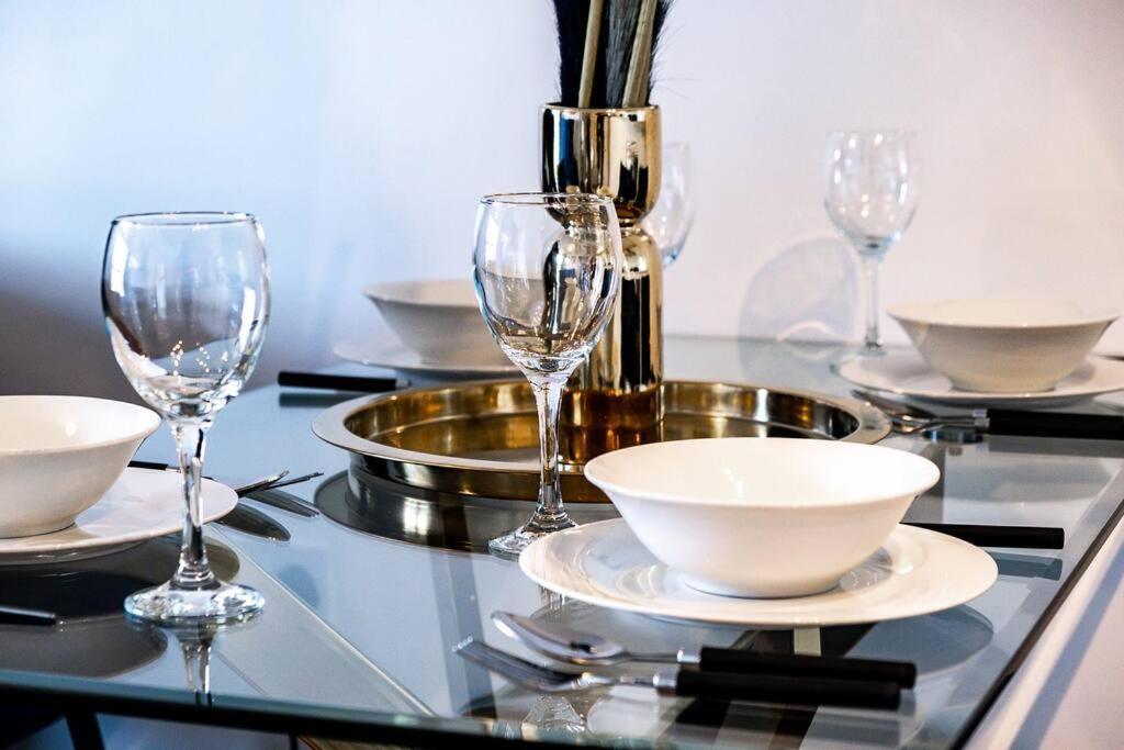 The Versace With 4 Beds And Secure Free Parking Birmingham