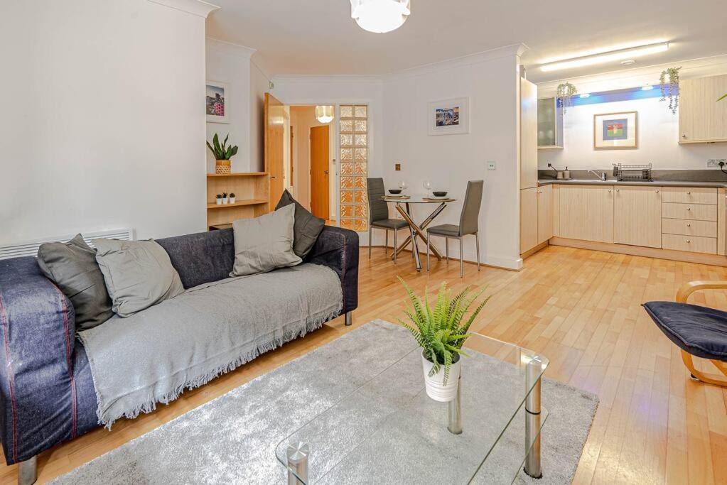 Luxury Modern 1 Bedroom In Centre Apartment Birmingham