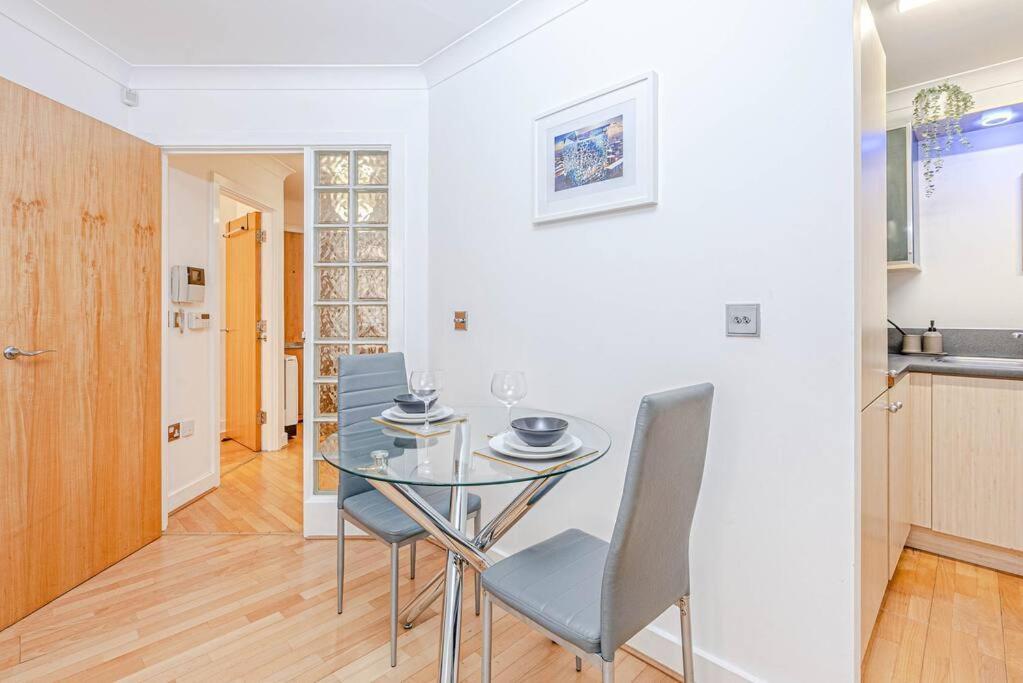 Apartment Luxury Modern 1 Bedroom In Centre