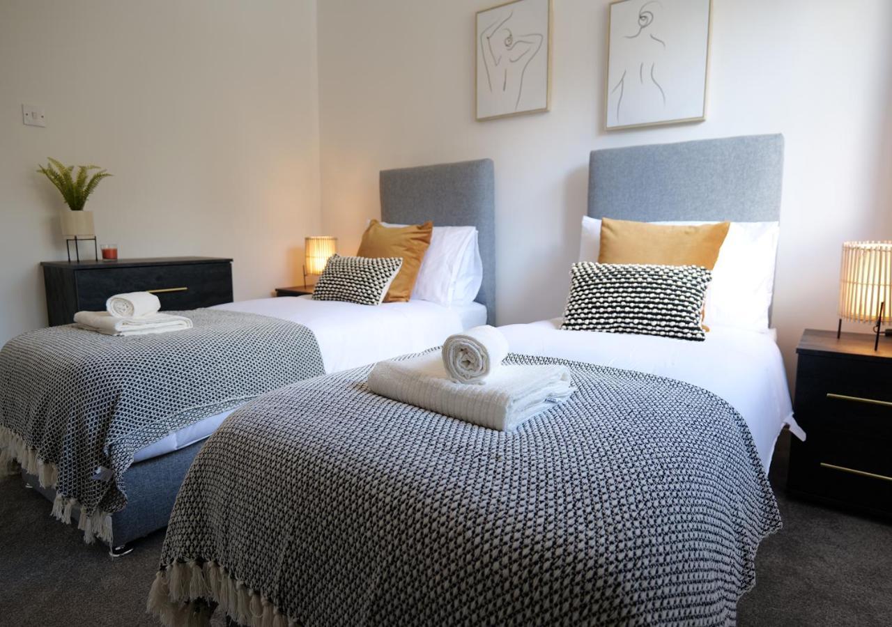 Modern Spark With Parking, Garden, Wi-fi Holiday home Birmingham