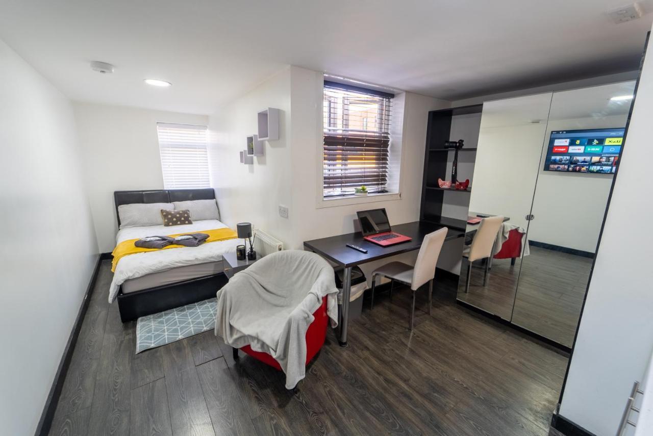 Staysa Equipped Near Qe And Uob In Close To The City! *