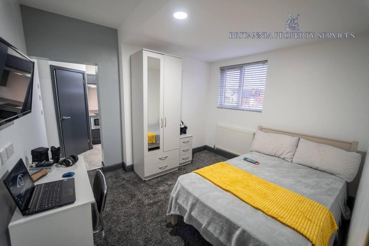 Stunning 1-bed In Apartment *