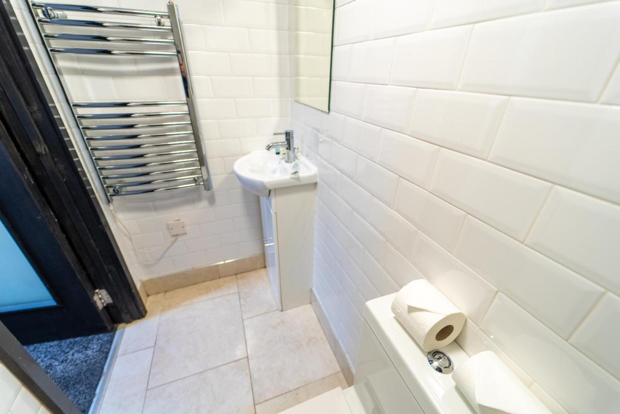 Staysa Equipped Near Qe And Uob In Close To The City! *
