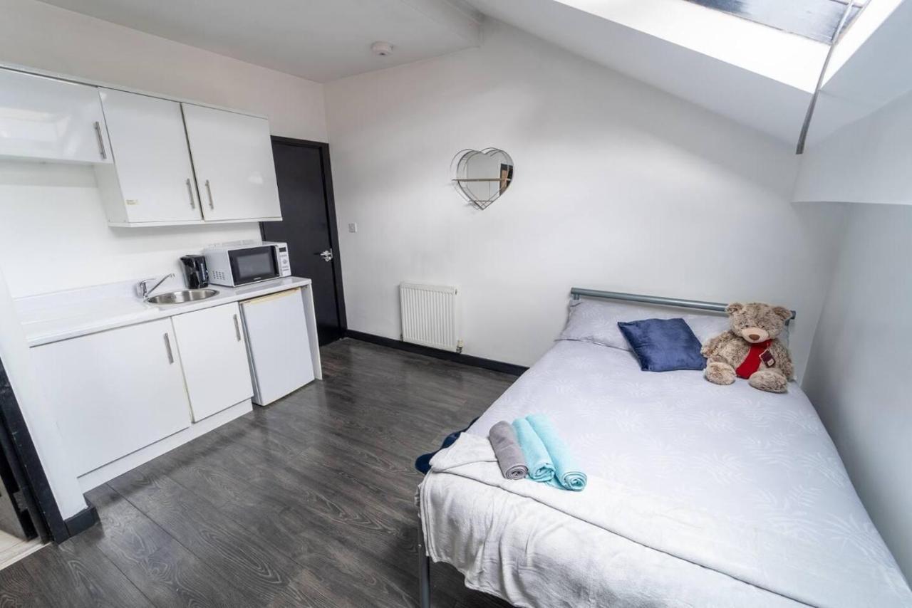 Apartment Stunning By Queen Elizabeth Hospital