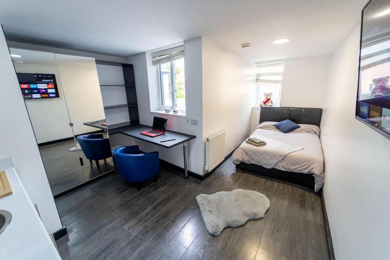 Close To Selly Oak Train Station *