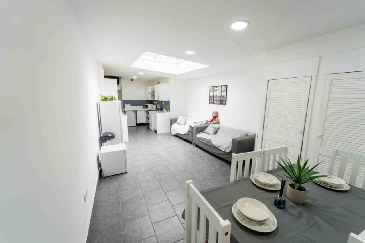 Cosy Close To The * Birmingham