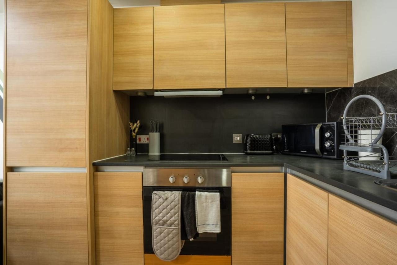 Stylish And 2 Bedroom - Free Parking Apartment Birmingham