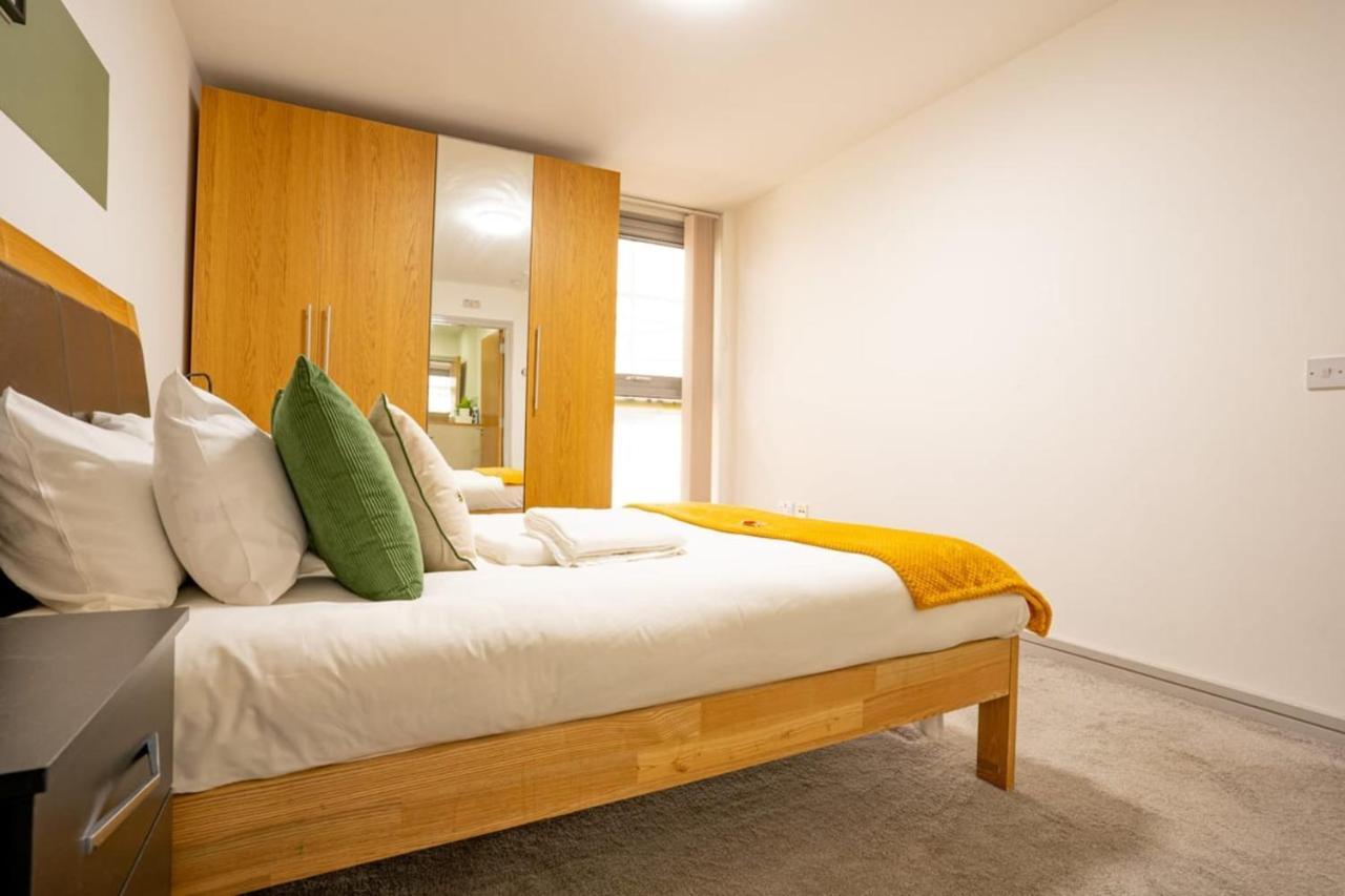 Stylish And 2 Bedroom - Free Parking Apartment